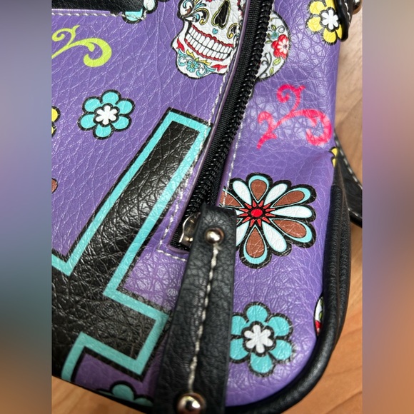 Cowgirl Trendy leather shoulder purse. - Picture 6 of 8